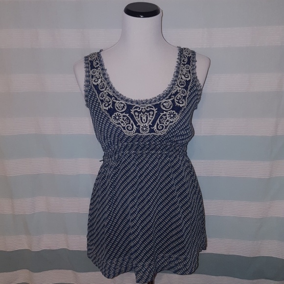 NBW, NWT Plaid top with metallic embroidery - Picture 4 of 8